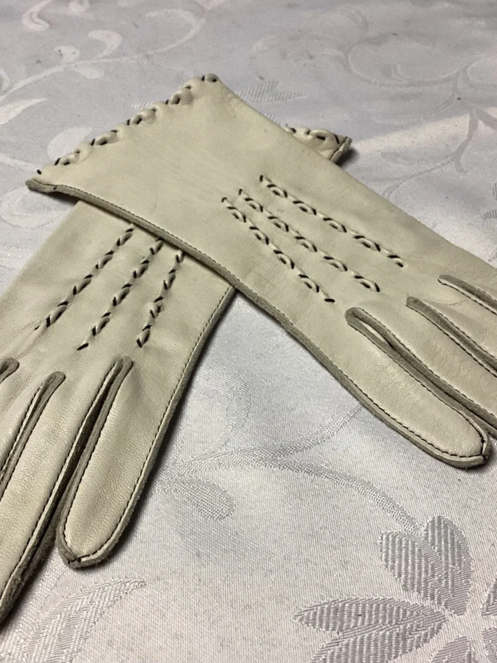 TABLE CUT DEERSKIN SZ 7 MUST SEE LADIES GLOVES. MINT !!!